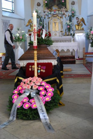 Pohřeb p.Holoubek_ Vážany (36)