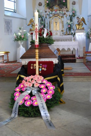 Pohřeb p.Holoubek_ Vážany (37)