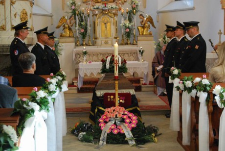 Pohřeb p.Holoubek_ Vážany (54)