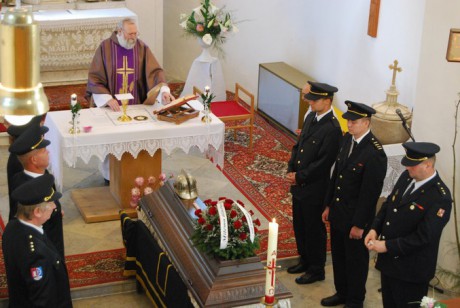 Pohřeb p.Holoubek_ Vážany (64)