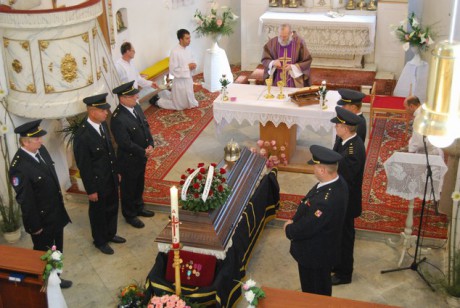 Pohřeb p.Holoubek_ Vážany (67)