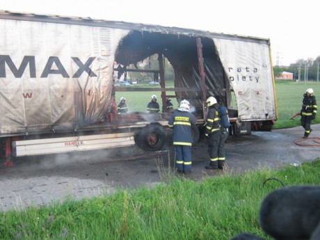 Požár kamionu Sokolnice II (2)
