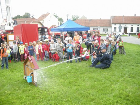 Dopoledne u hasičů (51)