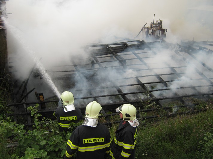 Požár pily Hrušky 15.7.2012 (5)