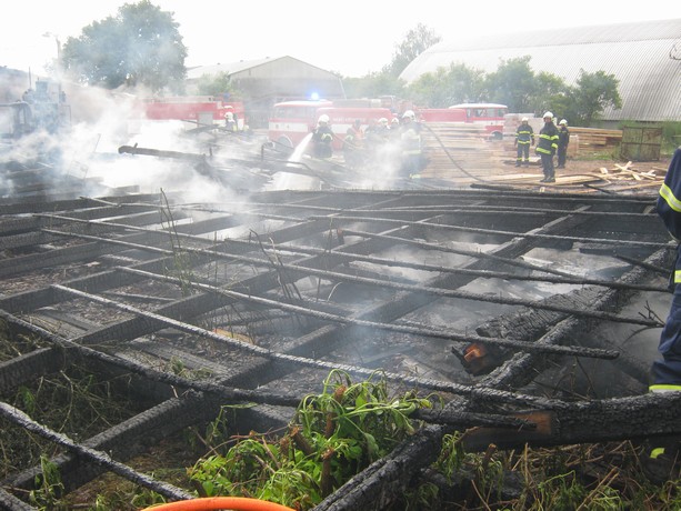 Požár pily Hrušky 15.7.2012 (18)