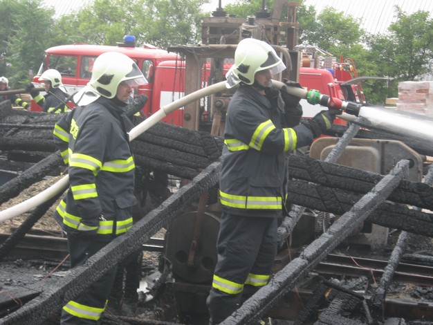 Požár pily Hrušky 15.7.2012 (24)