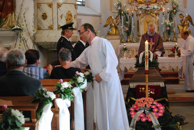 Pohřeb p.Holoubek_ Vážany (62)
